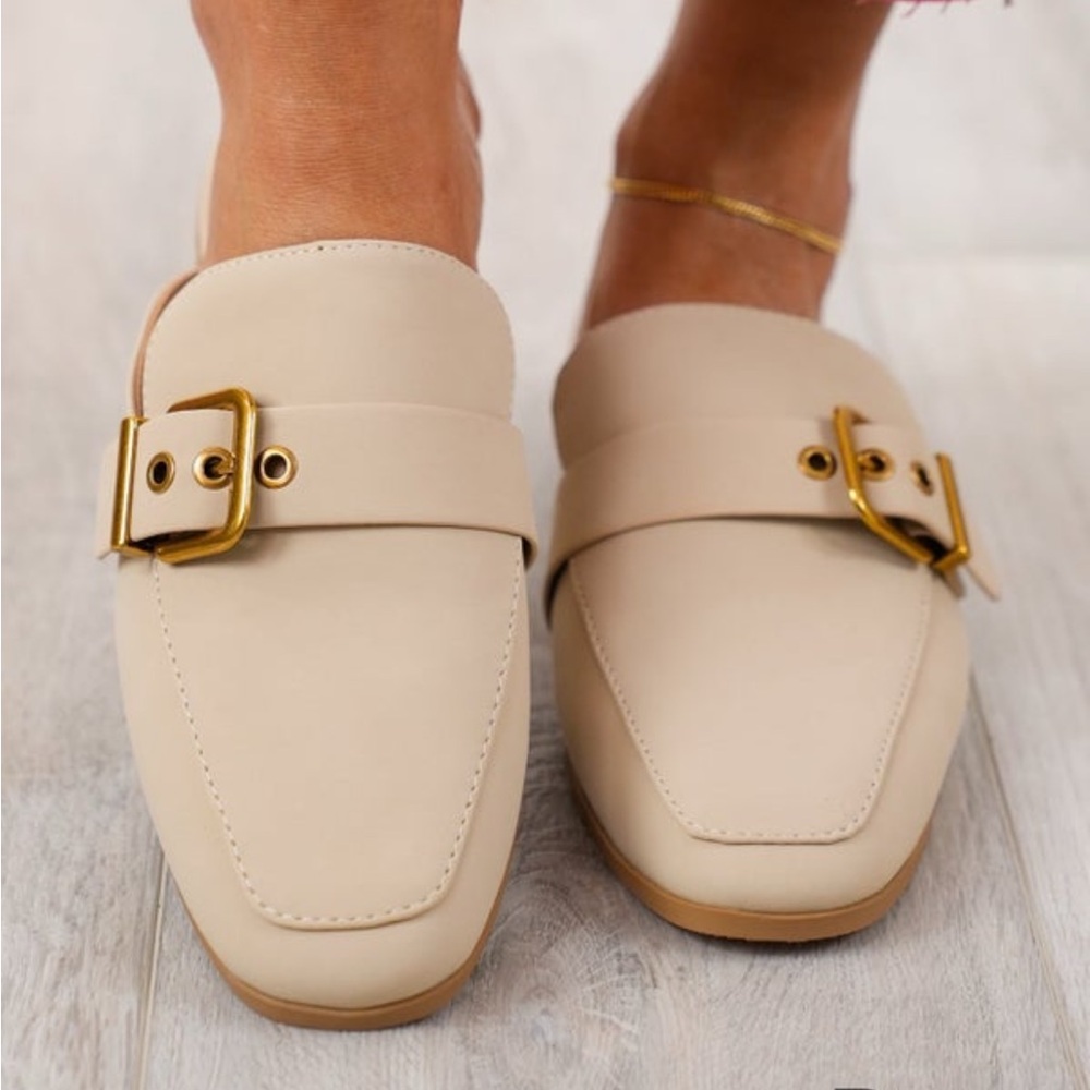 NIB Soda Slip on Bone Mules with Square Toe
